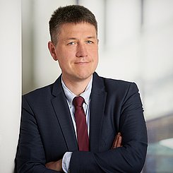  Univ.-Prof. Dr.-Ing. Benedikt Schmülling
